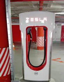 Imagen secundaria 2 - Tesla instala un &#039;supercargador&#039; para coches eléctricos en la Reserva del Higuerón