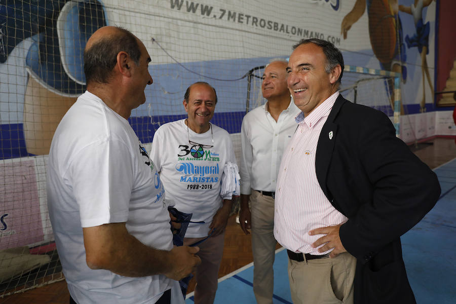 Aficionados,técnicos, directivos y jugadores se reunieron en el colegio de calle La Victoria para celebrar la efeméride