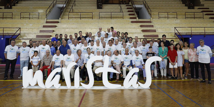 Aficionados,técnicos, directivos y jugadores se reunieron en el colegio de calle La Victoria para celebrar la efeméride