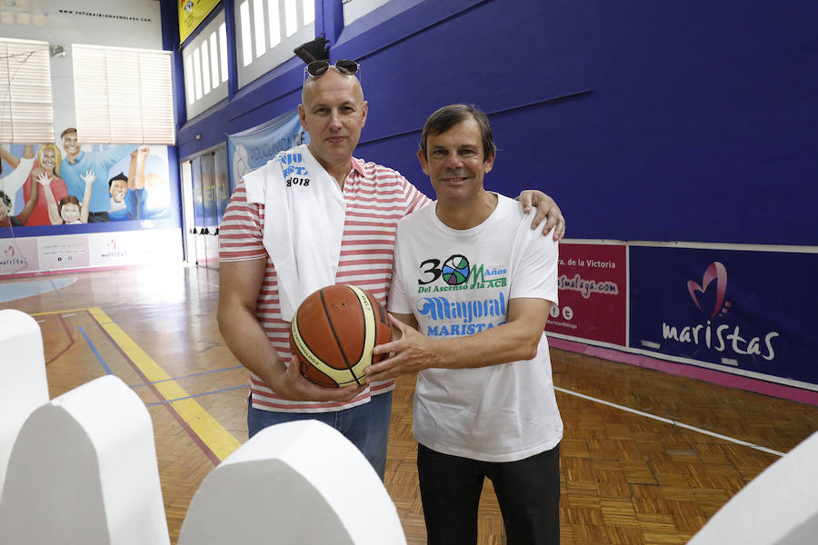 Aficionados,técnicos, directivos y jugadores se reunieron en el colegio de calle La Victoria para celebrar la efeméride