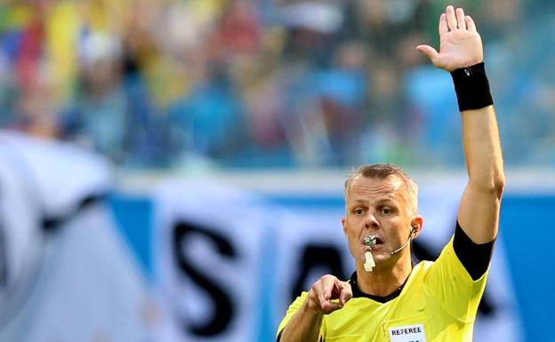 El holandés Bjorn Kuipers, durante el Brasil-Costa Rica. 