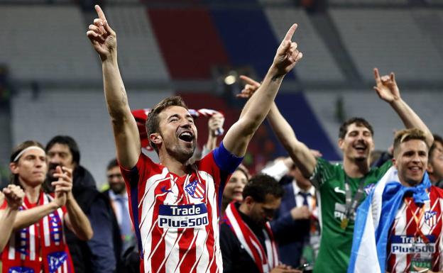 Gabi celebra su último título, la Europa League. 