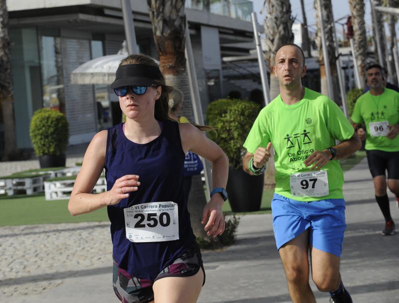 Bajo el lema 'Corre, anda, por un turno de oficio digno', más de 400 personas han participado este sábado 7 de julio en la carrera popular