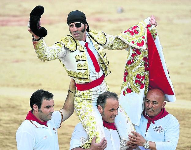 ARDE PAMPLONA, SE DESPIDE PADILLA