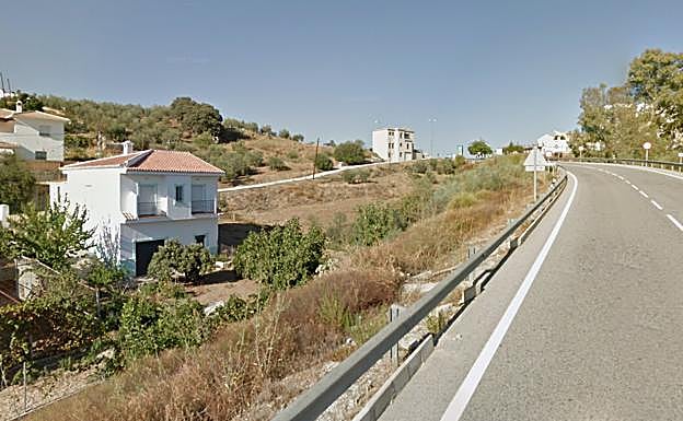 Imagen de la A-366 a su paso por Alozaina.