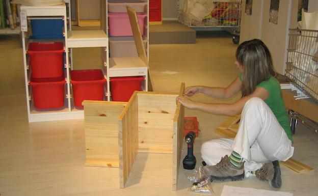 Ikea ofrece seis puestos para carpinteros y montadores de muebles de madera. 