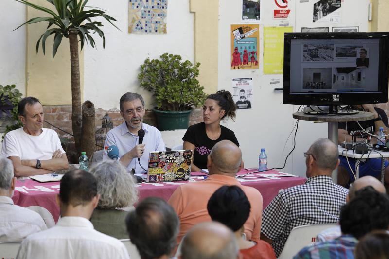 El centro malagueño vuelve a llenar el patio de su sede ocupada en unas jornadas culturales