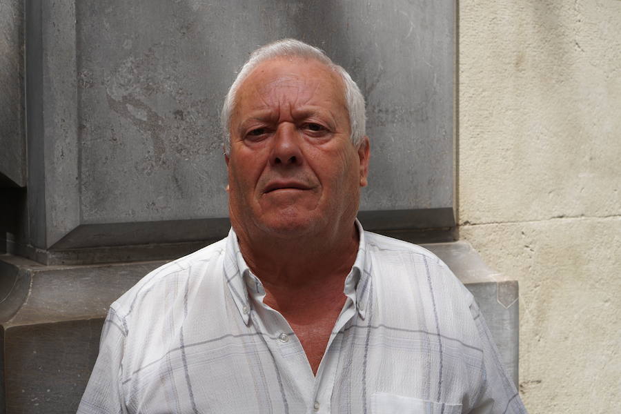JOSÉ CAMACHO, 71 años: “Me han puesto toda la boca provisional, no puedo ni hablar bien y ayer tuve que ir a una clínica privada porque se me partió uno de los dientes”