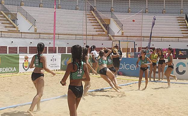 Imagen de los entrenamientos ayer en la plaza. 