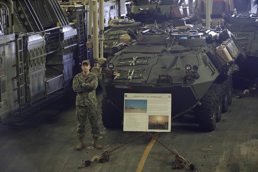 El portaaeronaves norteamericano USS Iwo Jima se encuentra atracado en el puerto de Málaga este fin de semana para dar descanso a los más de 2.500 militares que lleva a bordo, unos 1400 marines y otros 1.100 personal de marinería, tras permanecer seis meses de misión en Oriente Medio