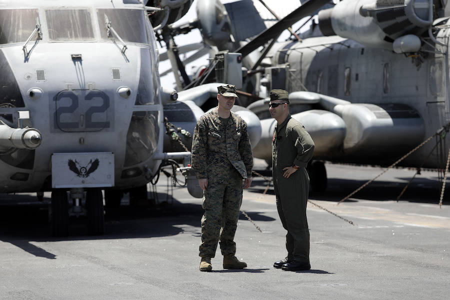 El portaaeronaves norteamericano USS Iwo Jima se encuentra atracado en el puerto de Málaga este fin de semana para dar descanso a los más de 2.500 militares que lleva a bordo, unos 1400 marines y otros 1.100 personal de marinería, tras permanecer seis meses de misión en Oriente Medio