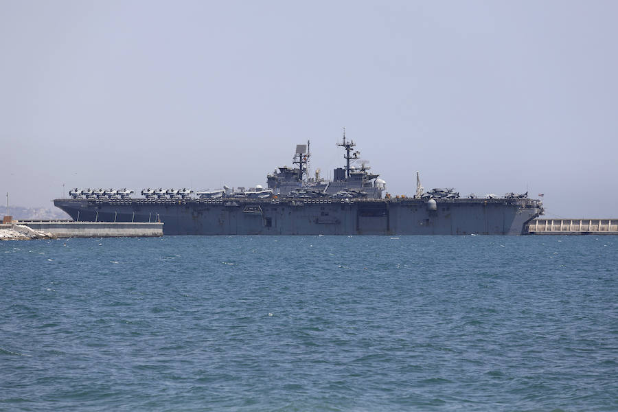 El portaaeronaves norteamericano USS Iwo Jima se encuentra atracado en el puerto de Málaga este fin de semana para dar descanso a los más de 2.500 militares que lleva a bordo, unos 1400 marines y otros 1.100 personal de marinería, tras permanecer seis meses de misión en Oriente Medio