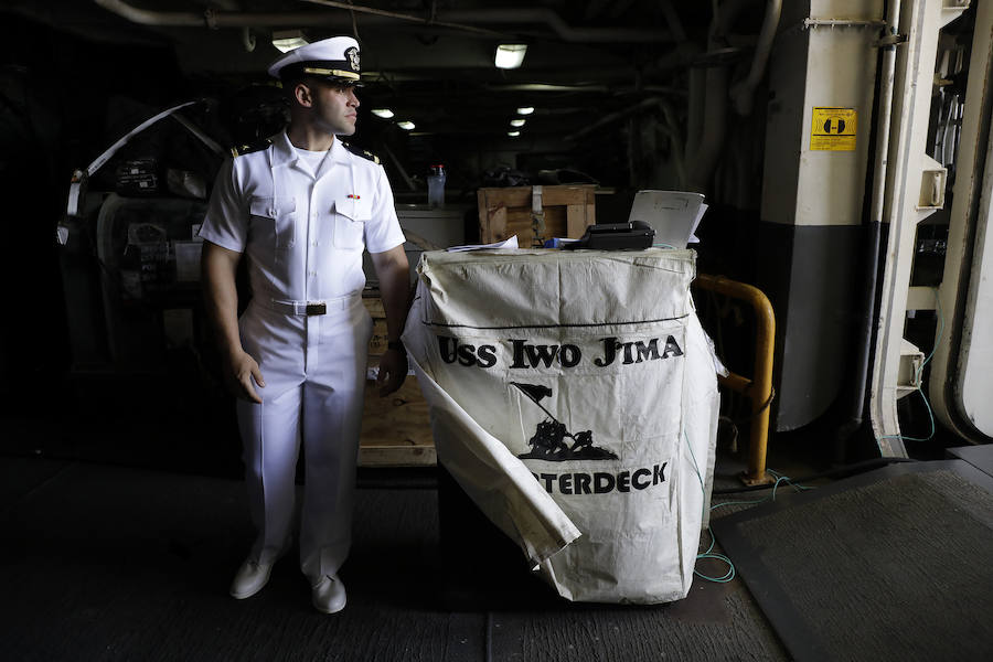 El portaaeronaves norteamericano USS Iwo Jima se encuentra atracado en el puerto de Málaga este fin de semana para dar descanso a los más de 2.500 militares que lleva a bordo, unos 1400 marines y otros 1.100 personal de marinería, tras permanecer seis meses de misión en Oriente Medio