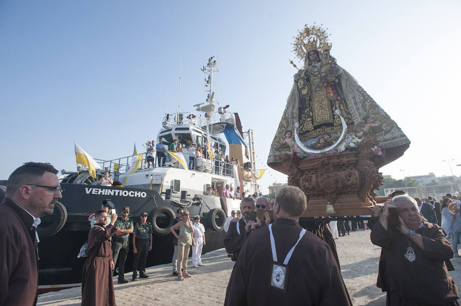 Nuestra Señora del Carmen Coronada