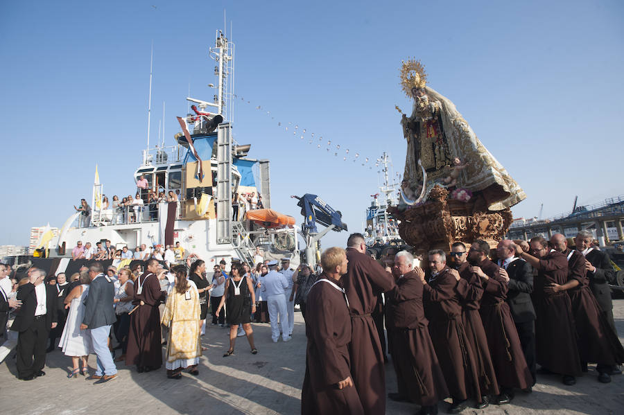 Nuestra Señora del Carmen Coronada