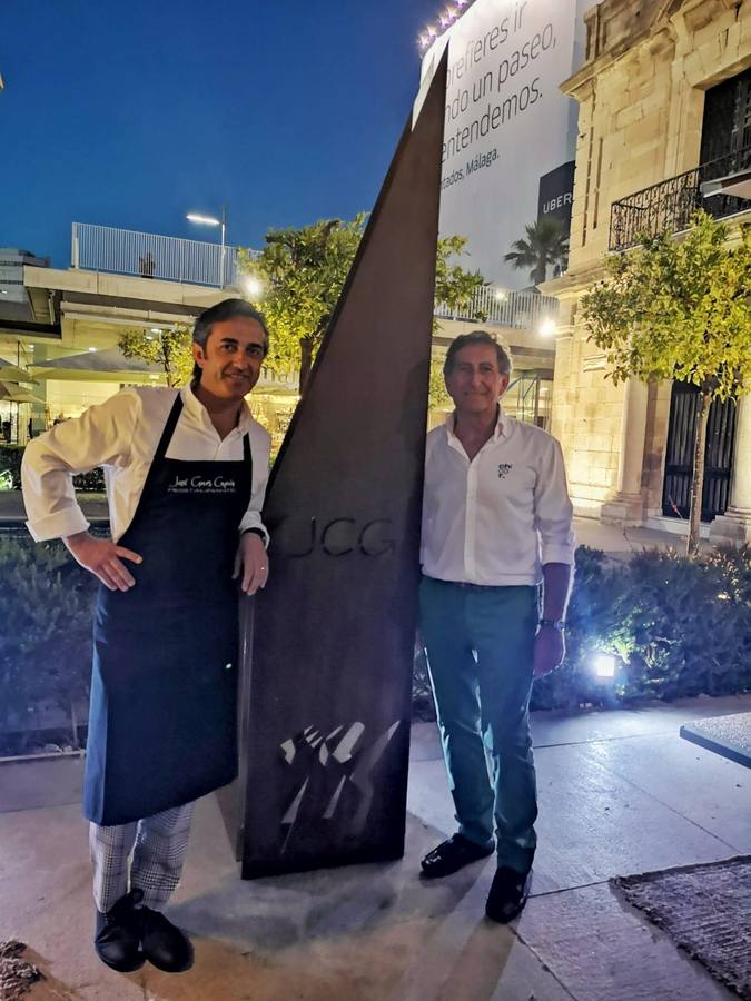 Chico Repullo presenta su obra para el restaurante José Carlos García. José Carlos García y Chico Repullo.