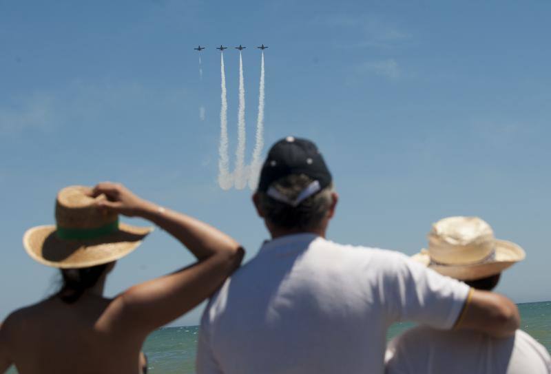 Torre del Mar acoge este festival aéreo internacional con 40 aeronaves de cuatro países diferentes 