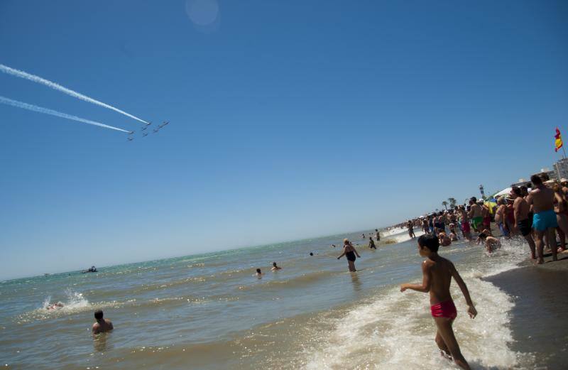 Torre del Mar acoge este festival aéreo internacional con 40 aeronaves de cuatro países diferentes 