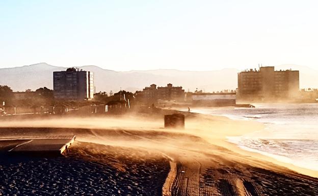 El terral seguirá este lunes y en la capital se superarán los 36 grados. 