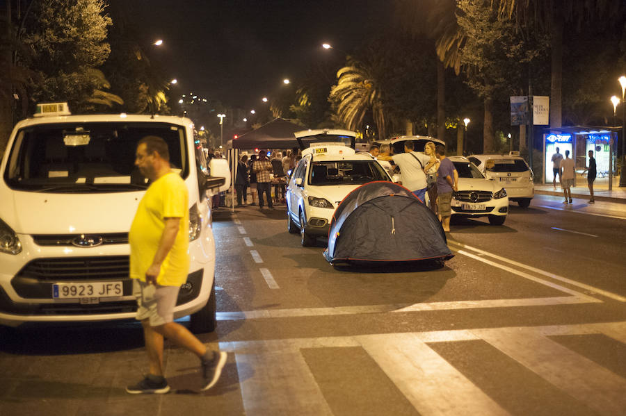 En el tercer día de huelga, los taxistas de Málaga han vuelto a cortar por sorpresa el Paseo del Parque en ambas direcciones
