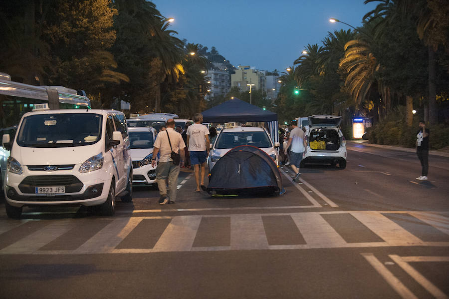 En el tercer día de huelga, los taxistas de Málaga han vuelto a cortar por sorpresa el Paseo del Parque en ambas direcciones