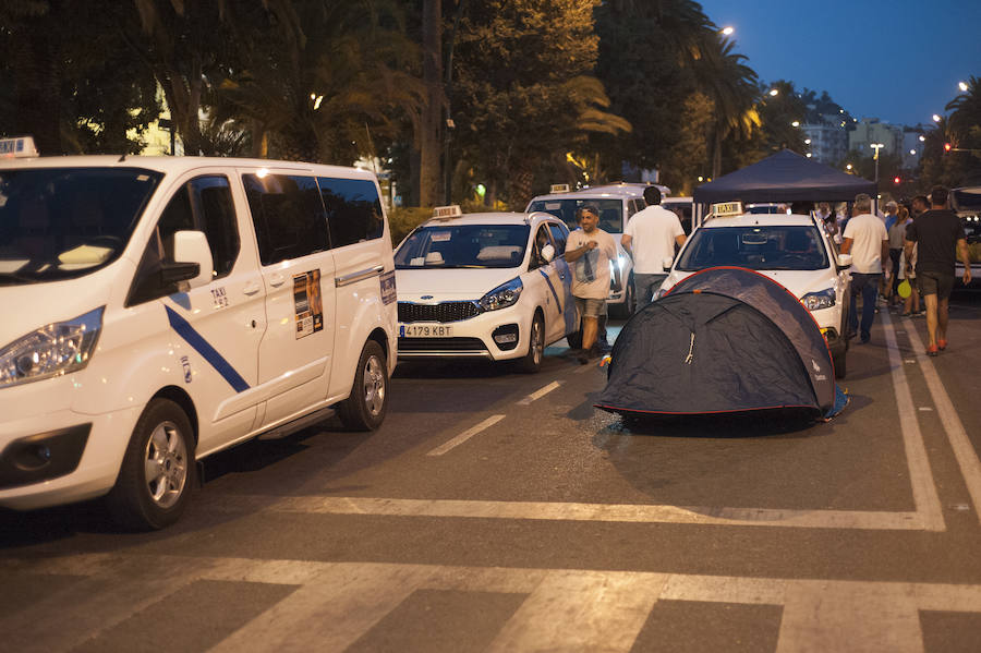 En el tercer día de huelga, los taxistas de Málaga han vuelto a cortar por sorpresa el Paseo del Parque en ambas direcciones