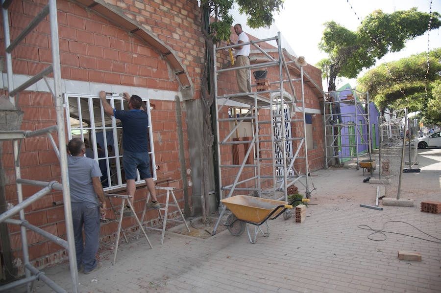 Cuenta atrás para la Feria de Málaga 2018 y en el Real del Cortijo de Torres se trabaja para que todo esté a punto.