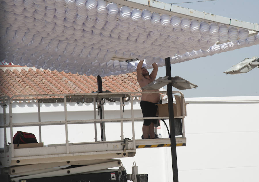 Cuenta atrás para la Feria de Málaga 2018 y en el Real del Cortijo de Torres se trabaja para que todo esté a punto.
