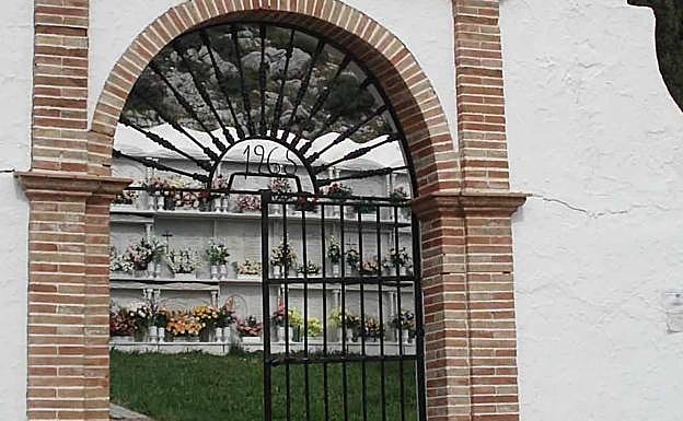 La fosa se sitúa en el antiguo cementerio de Montejaque. 