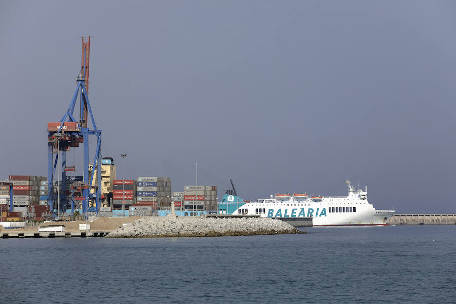 Fotos: El primer viaje de la línea marítima Málaga-Tánger