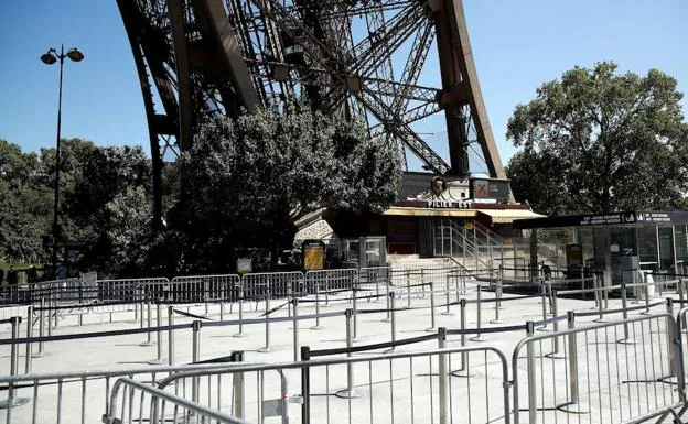 Accesos a la Torre Eiffel vacíos las semana pasada por la huelga del personal.