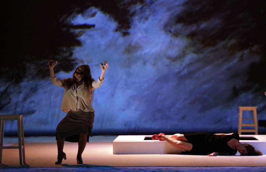 La bailaora malagueña Rocío Molina presentó en el Teatro Cervantes de Málaga su espectáculo 'Grito pelao' embarazada de cinco meses.