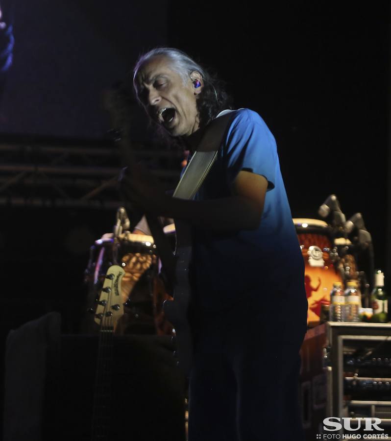 Santana transforma la ladera del Sohail en una sucursal de Woodstock