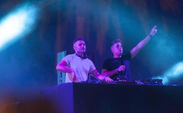 VicmanRomero & Mike Sildavia. 