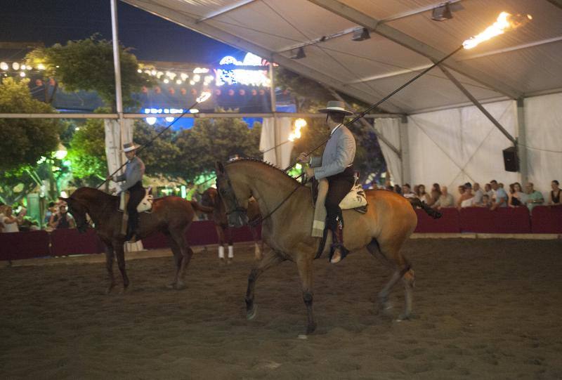 Las mejores imágenes de la tercera jornada de fiesta en la capital: la noche, en el Cortijo de Torres