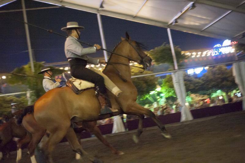 Las mejores imágenes de la tercera jornada de fiesta en la capital: la noche, en el Cortijo de Torres