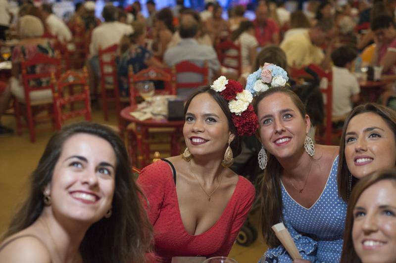 Las mejores imágenes de la tercera jornada de fiesta en la capital: la noche, en el Cortijo de Torres