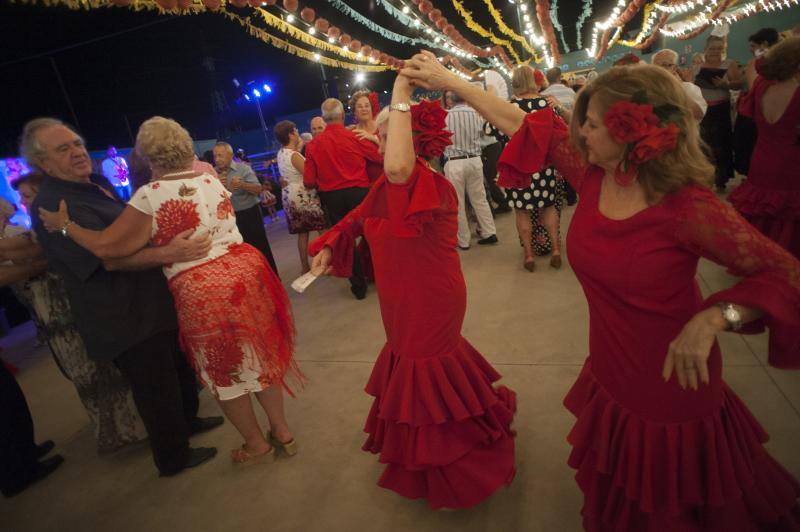 Las mejores imágenes de la tercera jornada de fiesta en la capital: la noche, en el Cortijo de Torres