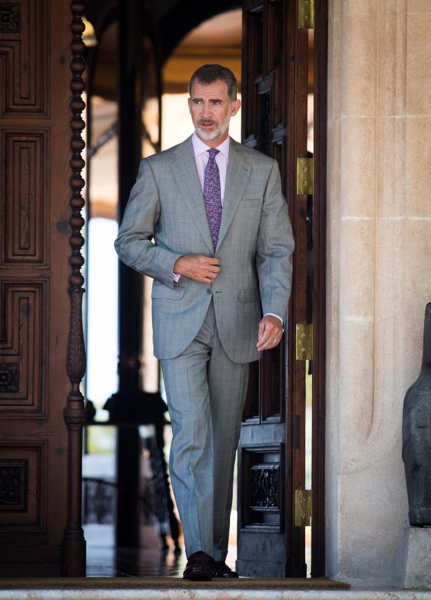 Felipe VI, el pasado 6 de agosto a las puertas del palacio de Marivent. :: JAIME REINA / afp