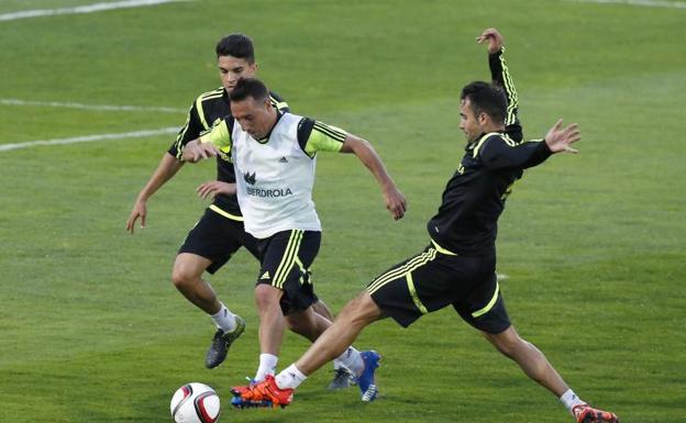 Santi Cazorla, en un entrenamiento con el selección. 