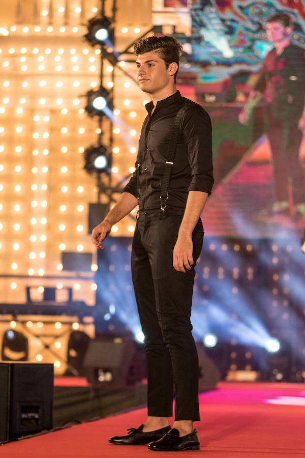 Paloma Burgueño Franco y Edgar Benítez Villodres fueron coronados anoche como los más bellos de la capital durante la tradicional gala celebrada en la portada del Real de Cortijo de Torres