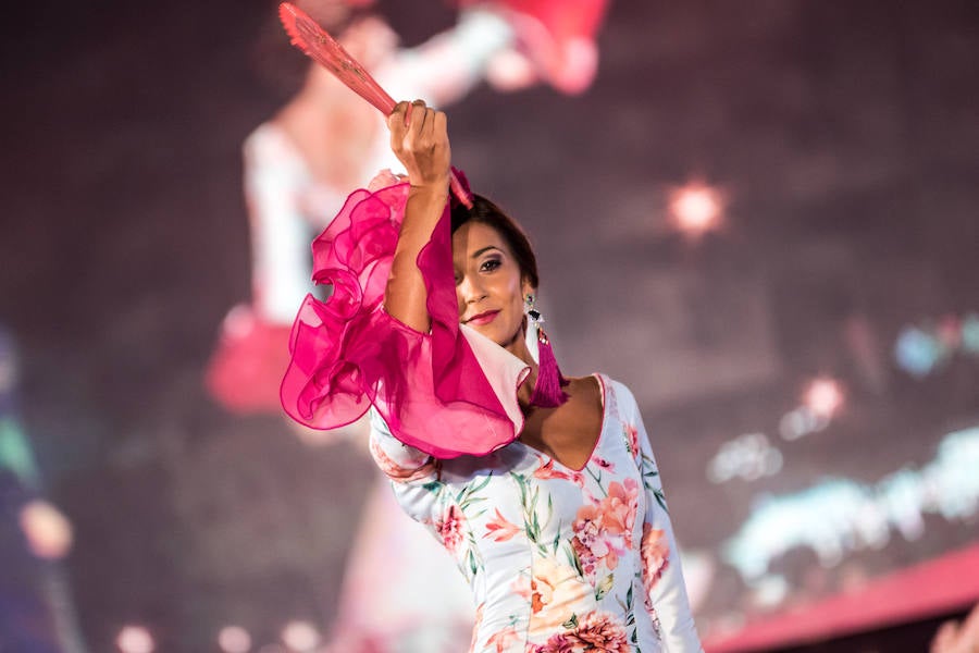 Paloma Burgueño Franco y Edgar Benítez Villodres fueron coronados anoche como los más bellos de la capital durante la tradicional gala celebrada en la portada del Real de Cortijo de Torres
