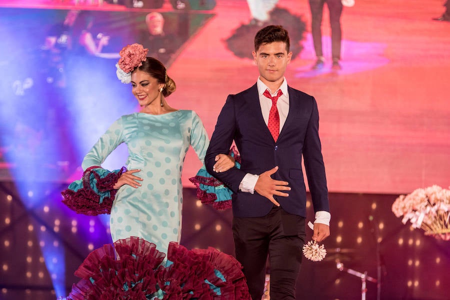 Paloma Burgueño Franco y Edgar Benítez Villodres fueron coronados anoche como los más bellos de la capital durante la tradicional gala celebrada en la portada del Real de Cortijo de Torres