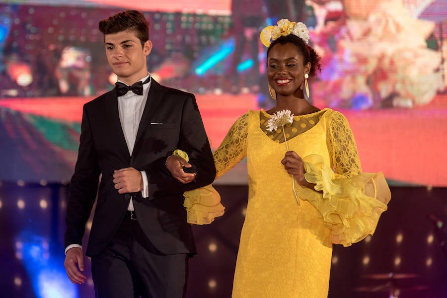 Paloma Burgueño Franco y Edgar Benítez Villodres fueron coronados anoche como los más bellos de la capital durante la tradicional gala celebrada en la portada del Real de Cortijo de Torres
