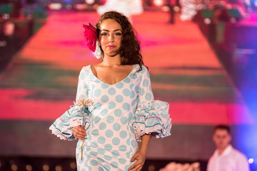 Paloma Burgueño Franco y Edgar Benítez Villodres fueron coronados anoche como los más bellos de la capital durante la tradicional gala celebrada en la portada del Real de Cortijo de Torres