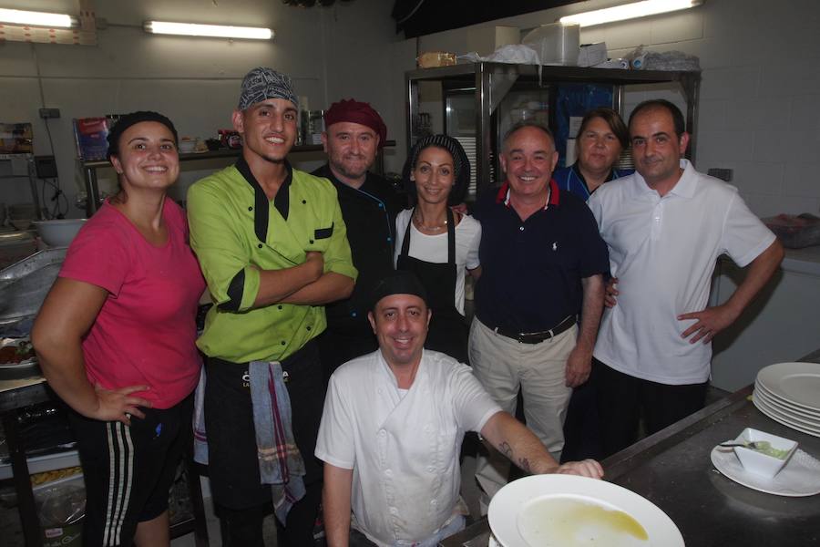 Equipo de cocina de La Reserva con José Gómez.