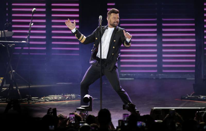 Unas 8.000 personas asisten al concierto del cantante en el festivalMarenostrum Music Castle Park 