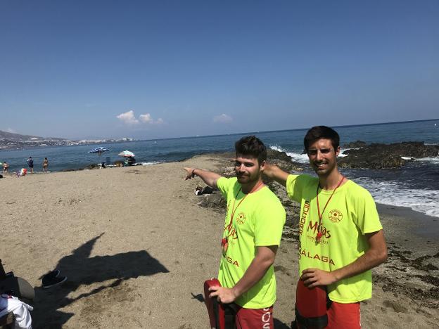 Álvaro y Ricardo señalan el punto exacto donde ocurrió el suceso el lunes pasado. 