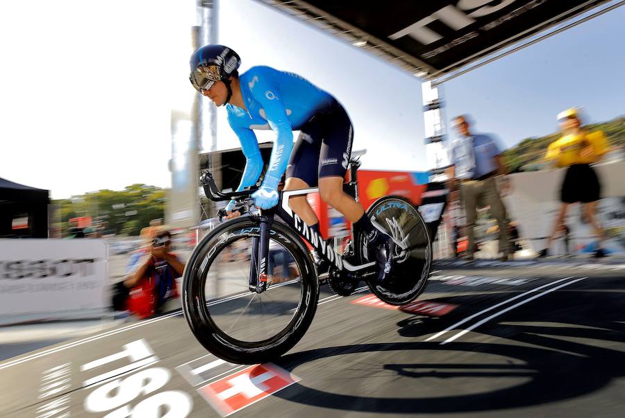 Málaga es protagonista en la Vuelta Ciclista España 2018. La etapa inicial y hasta otras tres tocan tierras malagueñas en una edición en la que hasta la canción oficial es de una malagueña. Aquí recogemos las mejores imágenes del paso por Málaga