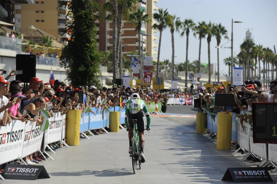 Málaga es protagonista en la Vuelta Ciclista España 2018. La etapa inicial y hasta otras tres tocan tierras malagueñas en una edición en la que hasta la canción oficial es de una malagueña. Aquí recogemos las mejores imágenes del paso por Málaga